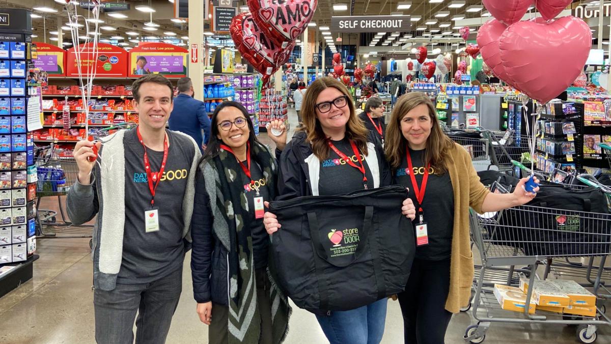 New Relic employees volunteering at supermarket 